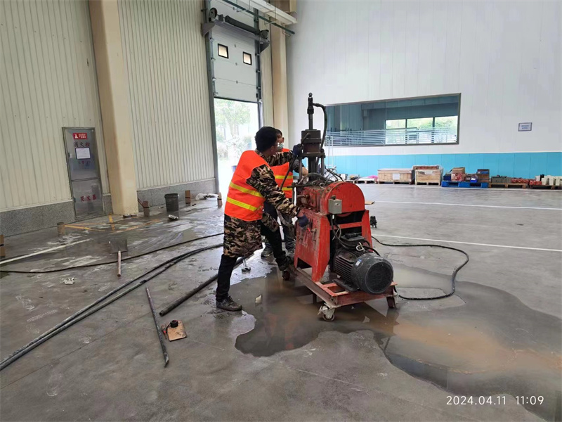 利通厂房地面下沉塌陷注浆加固施工